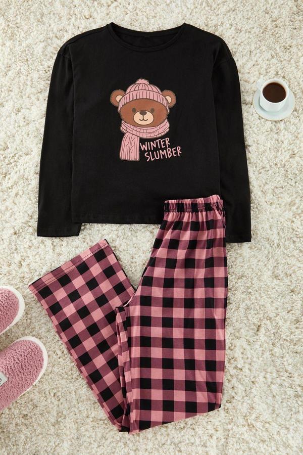Tarz Rahat Uzun Kollu Geniş Paça %100 Pamuklu Ayıcık Baskılı Ekoseli Örme Pijama Takımı - Image 1
