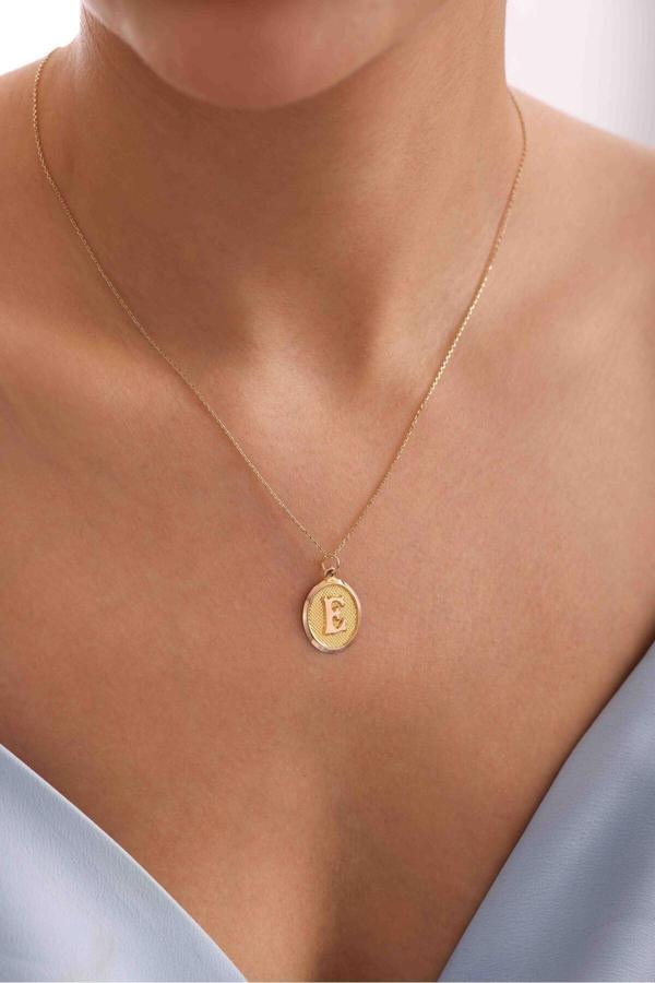 Kadın Sarı E Harfli Nostaljik Oval Kolye 50 cm - Image 1