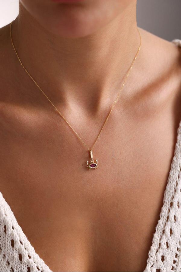 Pembe Taşlı Yengeç Kilitli Charm Kolye 55 cm - Image 1