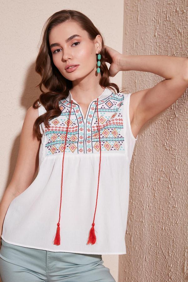 Lela Pamuklu Regular Fit Nakış İşlemeli Bayan Bluz 611BZ0249 EKRU - Image 1
