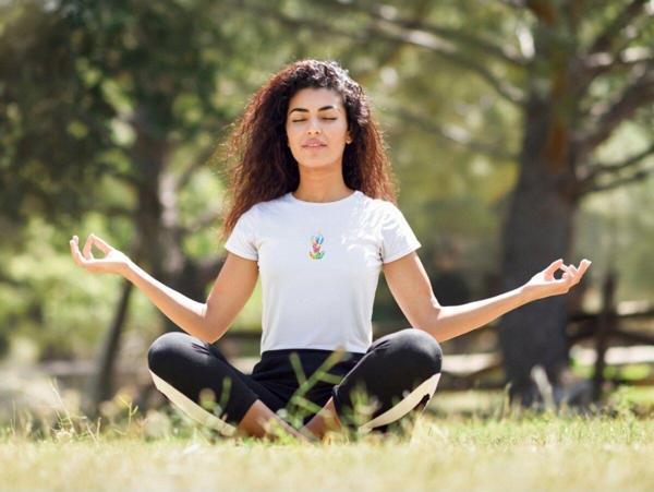The Champ Clothing Brush Yoga Art Tasarım Baskılı Beyaz Kadın T-Shirt - Image 1