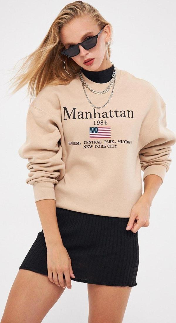 The Champ Clothing Bisiklet Yaka İçi Polar Manhattan 1984 Yazı Baskılı Bej Oversize Sweatshirt - Image 1