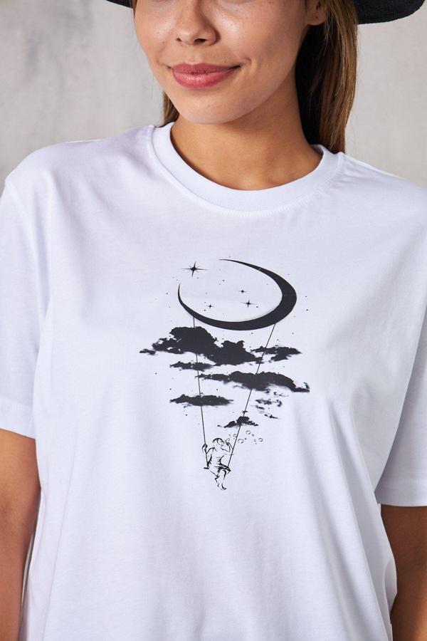 The Champ Clothing Ayda Sallanan Kadın Tasarım Baskılı Beyaz T-Shirt - Image 1