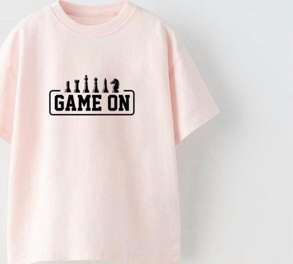 The Champ Clothing Game On Yazılı Satranç Tasarım Baskılı Pembe Çocuk T-Shirt - Image 1