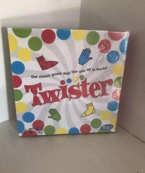 Hasbro Gaming TWISTER - Image 1