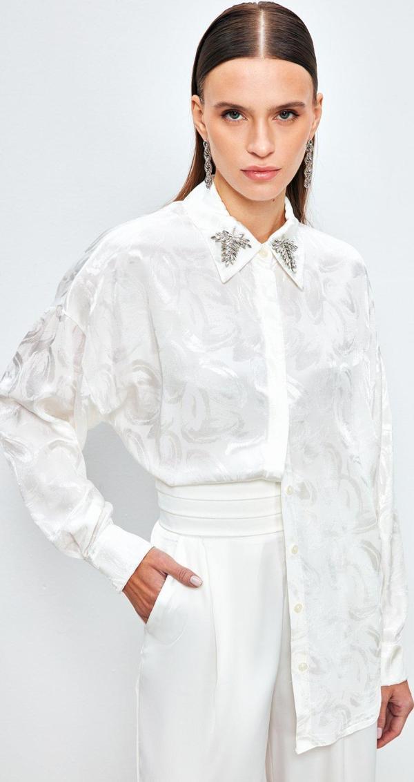 Yaka Aksesuarlı Desenli Gömlek - Ekru - Image 1