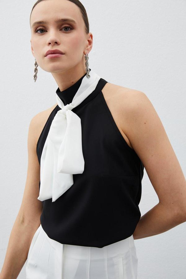 Kontrast Fularlı Kolsuz Bluz - Siyah - Image 1