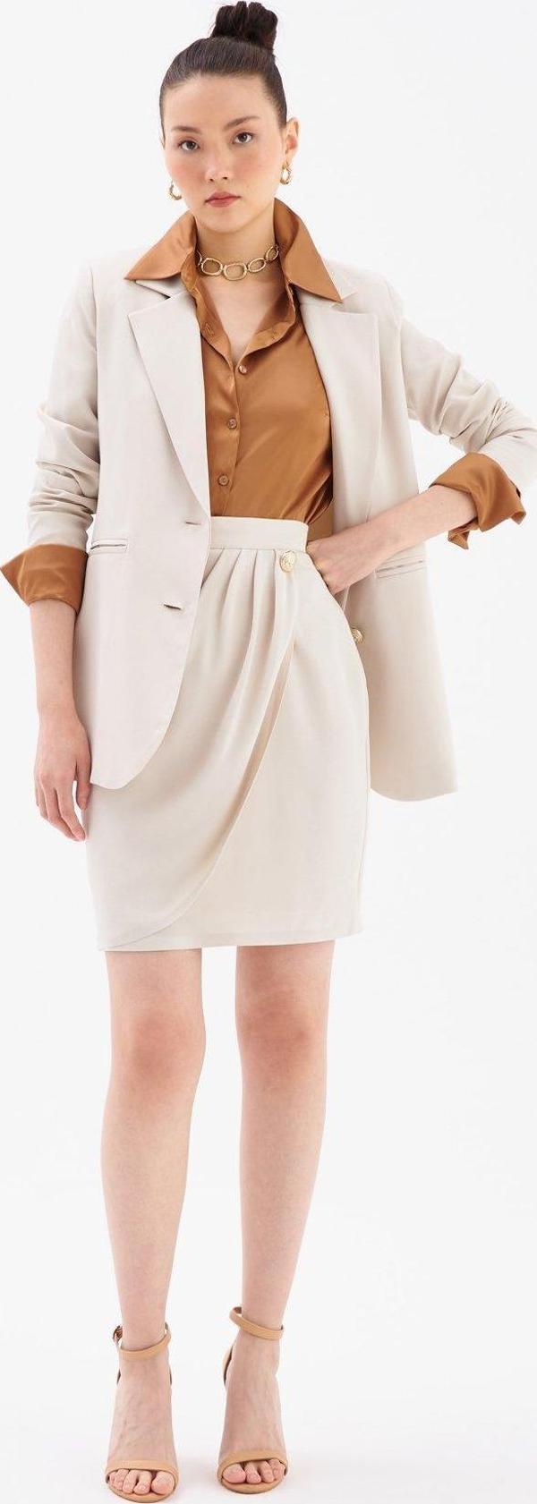 Düğme Detaylı Saten Krep Etek - Taş - Image 1