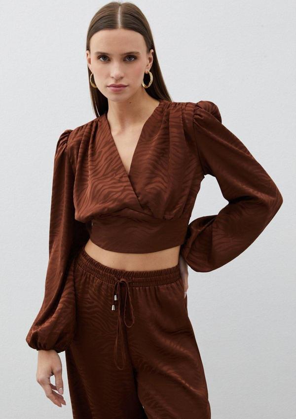 Desenli Kruvaze Saten Bluz - Kahve - Image 1