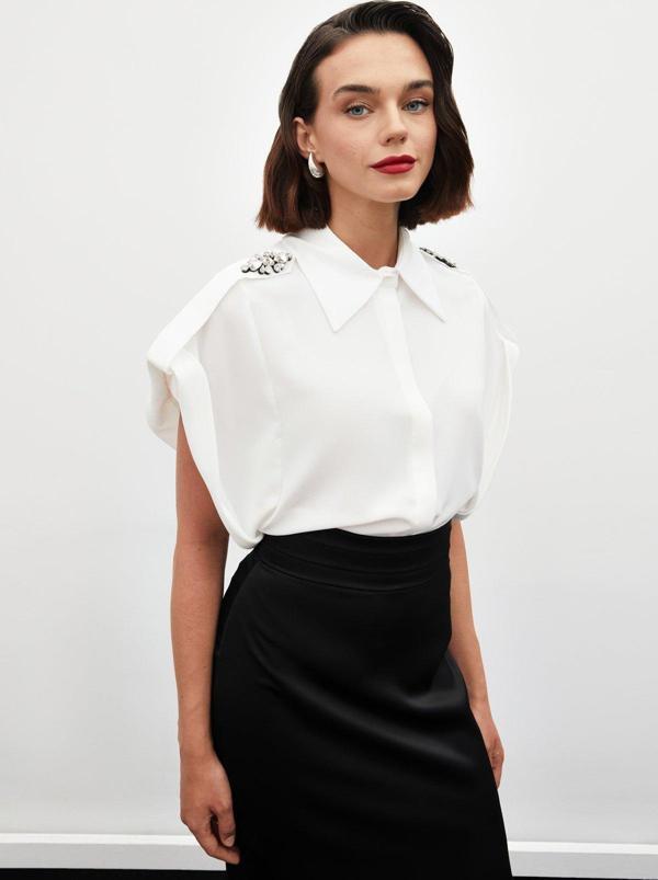 Omuz Aksesuarlı Kısa Kol Gömlek - Ekru - Image 1