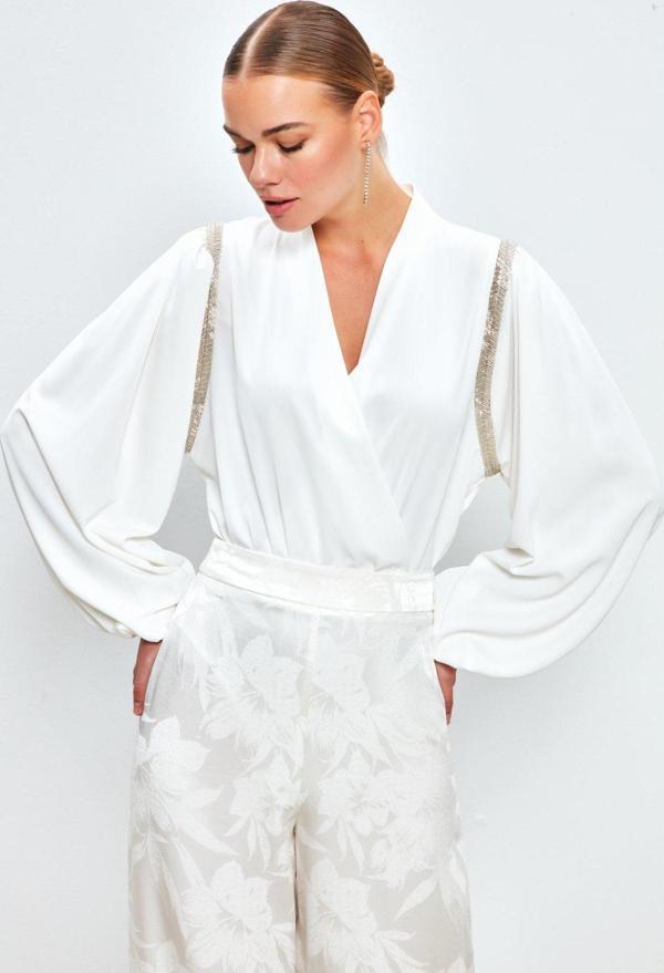 Aksesuar Detaylı Bodysuit Bluz - Ekru - Image 1