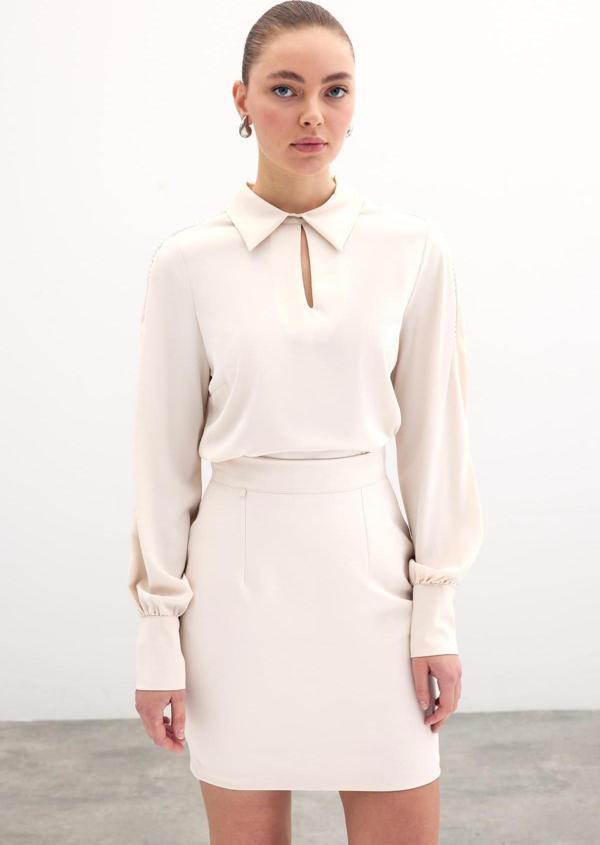 Kolları İnci Detaylı Bluz - Bej - Image 1