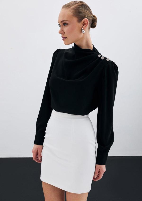 Düğmeleri Taş Detaylı Bluz - Siyah - Image 1