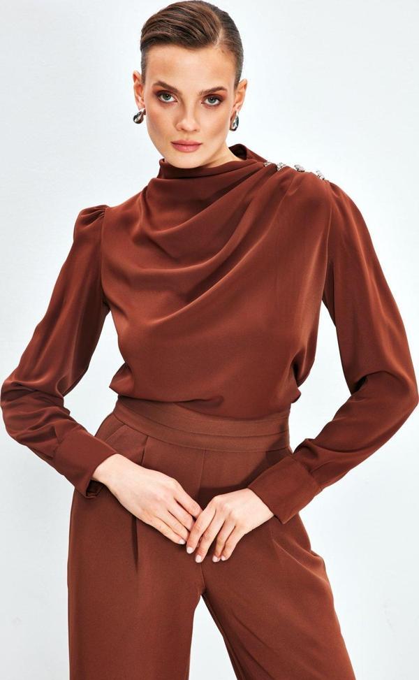 Düğmeleri Taş Detaylı Bluz - Kahve - Image 1