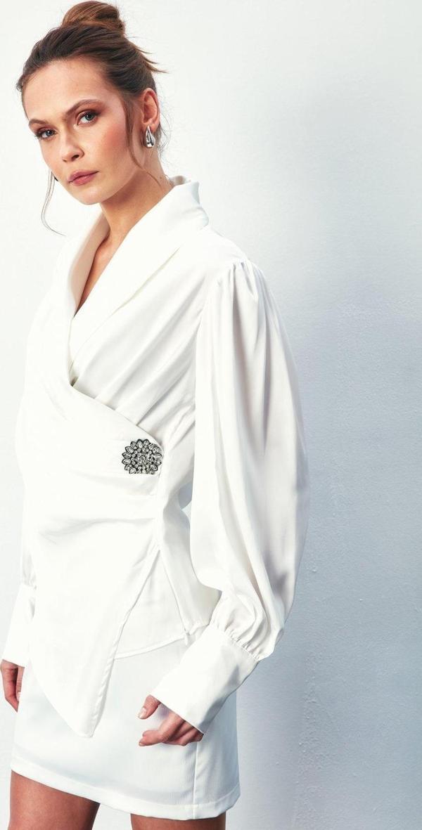 Broşlu Kruvaze Bluz - Ekru - Image 1