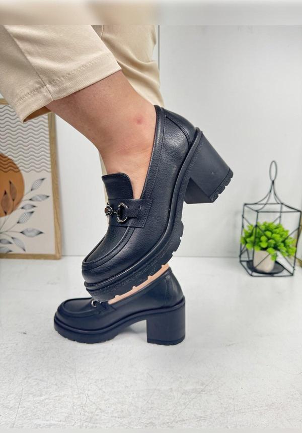 Günlük Kadın Loafer Tokalı Klasik Kalın Topuklu Tırtıklı Tabanlı Oval Burunlu Makosen Ayakkabı 76706 - Image 1