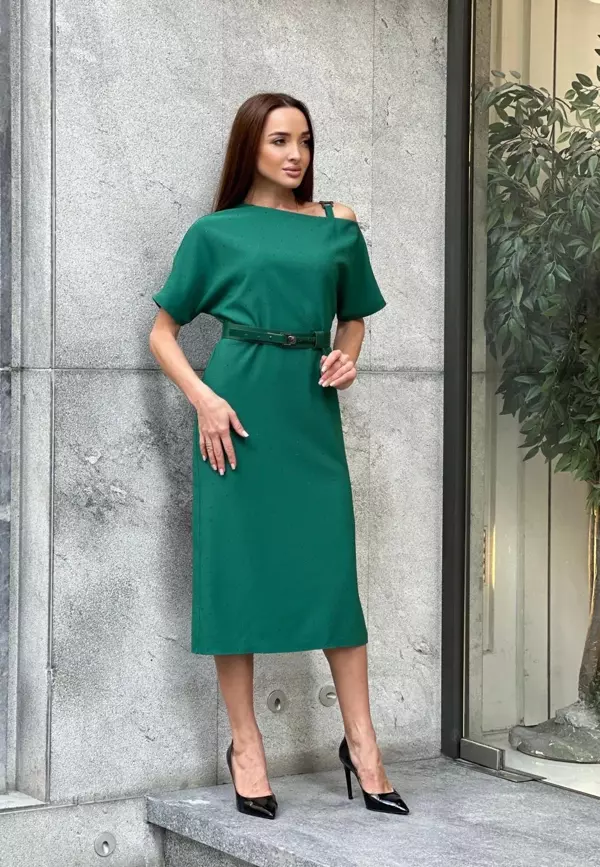 Trend Kadın Minimalist Şıklığın Renkli Dokunuşları Omuz Detaylarıyla Fark Yaratan Tasarım - Image 1