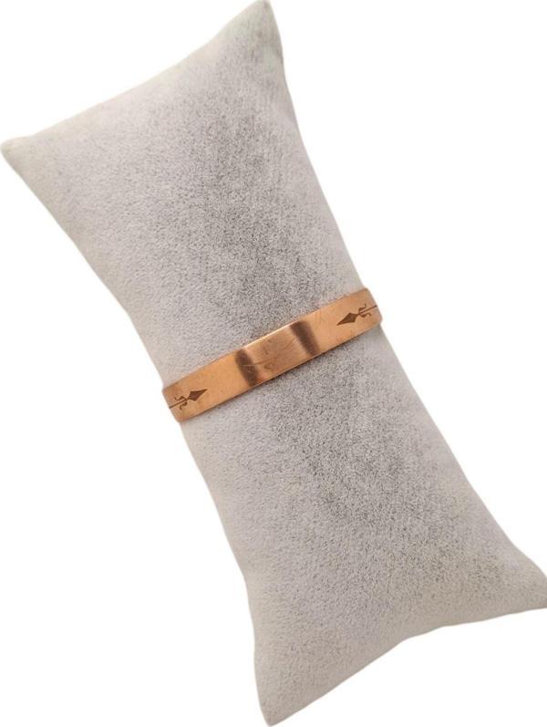 Han Ticarethane Ok Desenli Bakır Bileklik - Image 1