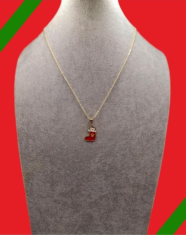 Han Ticarethane Altın Renk Yılbaşı Temalı Çorap Model Kolye - Image 1