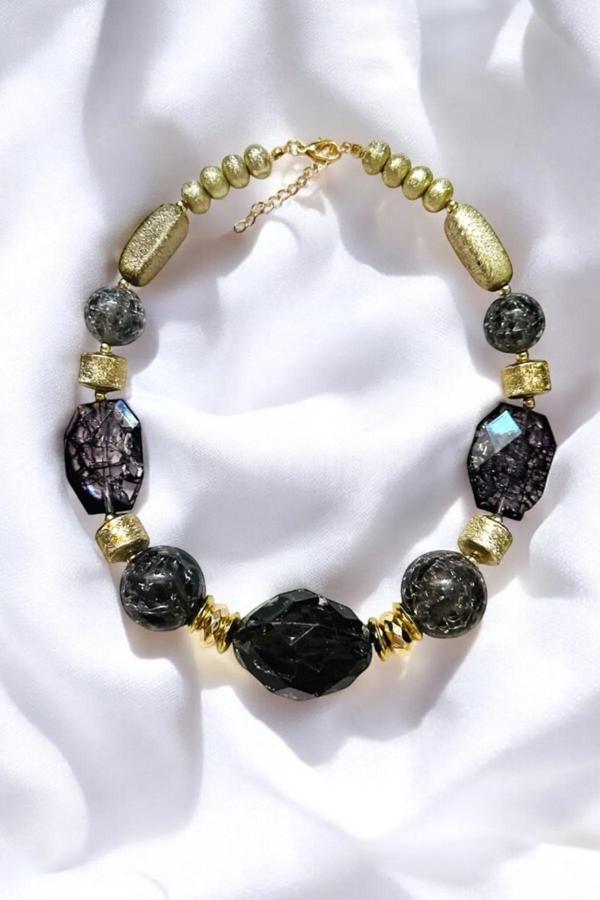 TASARIM FÜME AKRİLİK SOFT GOLD OBJELİ KOLYE - Image 1