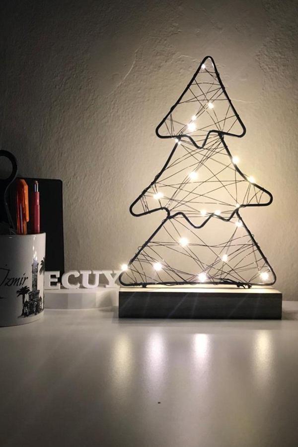 Ecuy Ahşap Standlı Işıklı Metal Çerçeveli Fairy Led Örme Çam Ağaç Şekil Aydınlatma Hediyelik Gece Lambası - Image 1