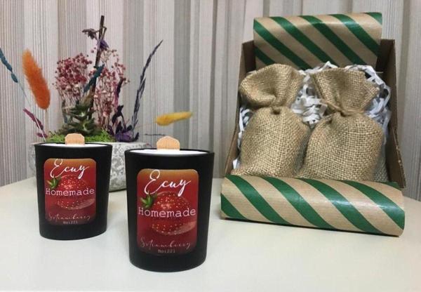 Ecuy Hediyelik Mum Çilek Aromalı Ahşap Fitilli Hediye Kutulu El Yapımı Dekoratif Doğal 2 Adet Mumluk - Image 1
