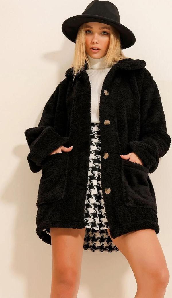 Önü Düğmeli Oversize Peluş Ceket - Image 1