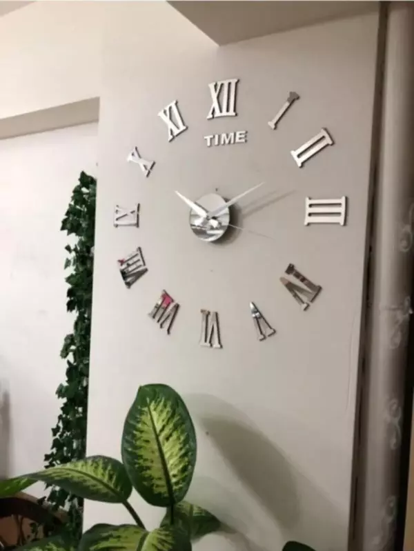 YALOVA SHOP Dekoratif 3d Romen Rakamlı GÜMÜŞ Ayna Pleksi Duvar Saati(10 CM RAKAM BOYU-SÜNGER DEĞİL MDF DESTEKLİ - Image 1