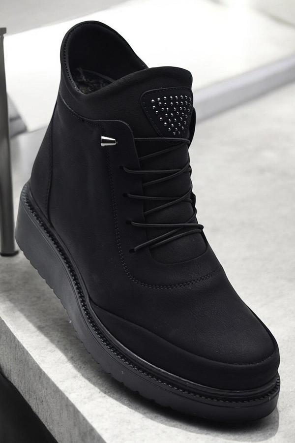 211 Zümrüt  Ortopedik Taban Lastik Bağcıklı Fermuarlı İçi Kürklü Siyah Kadın Bot Ayakkabı - Image 1