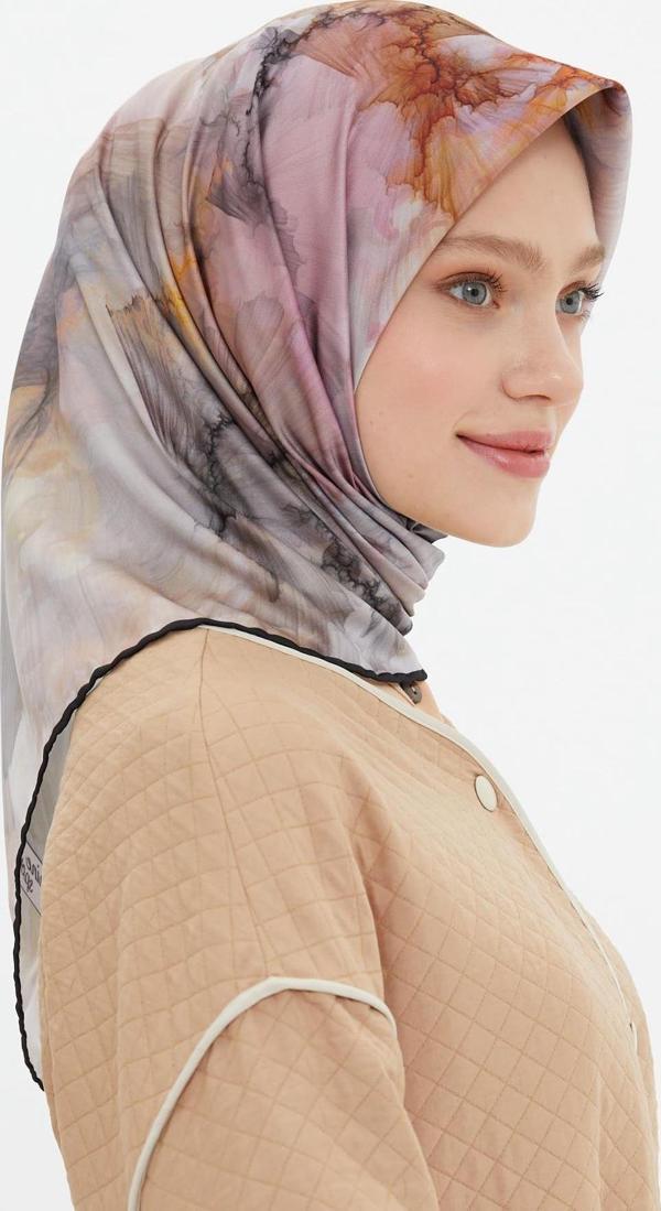 Armine Sport twill (tivil) Nostalji Desen Eşarp Gülkurusu Füme - Image 1
