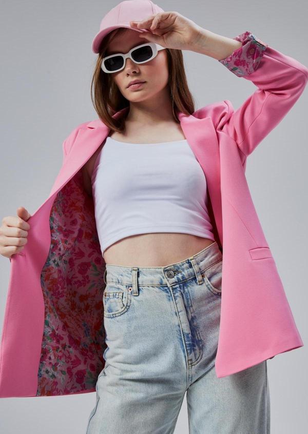 Kadın Kruvaze Yaka Kolu Katlama Detaylı Regular Vatkalı Blazer Ceket - Image 1