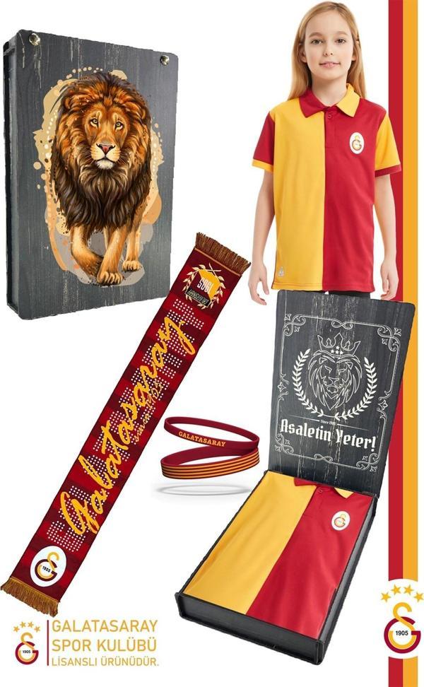 Galatasaray Orijinal Lisanslı Polo Yaka Çocuk T-Shirt + Bileklik + Atkı Set Hediyelik Ahşap Kutulu - Image 1