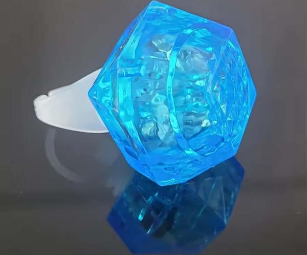 Kristal Tasarımlı Led Glow Işıklı 3 Modlu Mavi Yüzük 3.5 x 5 cm - Image 1