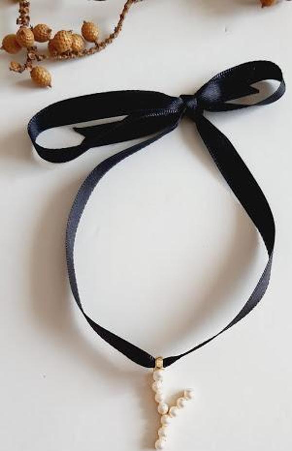Y HARF TARZ İNCİLİ KURDELA CHOKER KOLYE - Image 1
