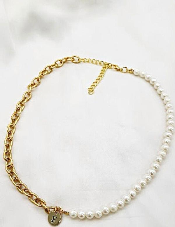 F İNCİLİ ZİNCİR HARF TARZ KOLYE - Image 1