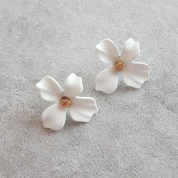 MİNİ ÇİÇEK KÜPE BEYAZ - Image 1