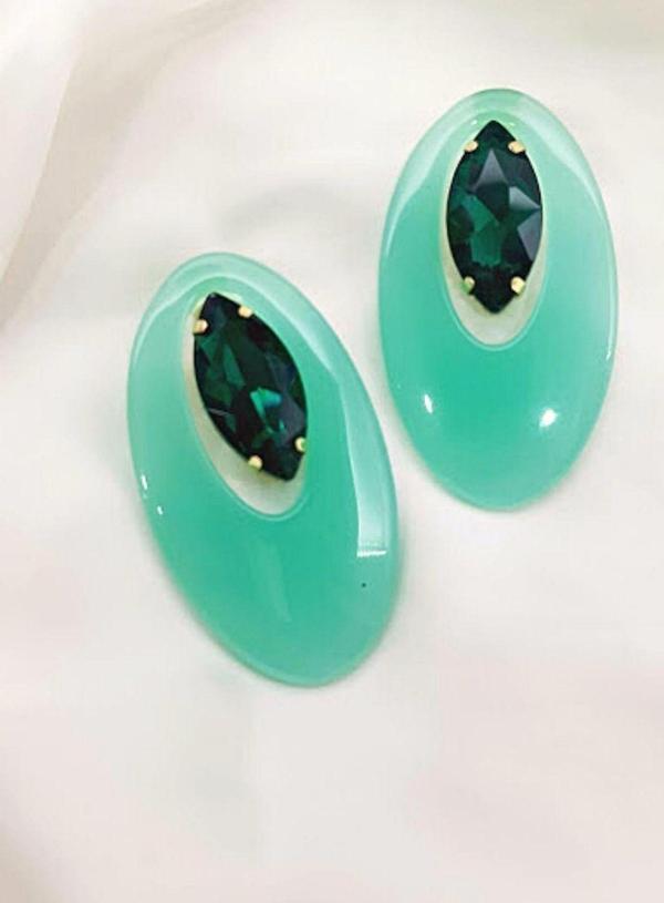 MODERN AKRİLİK TAŞLI OVAL KÜPE  - Image 1