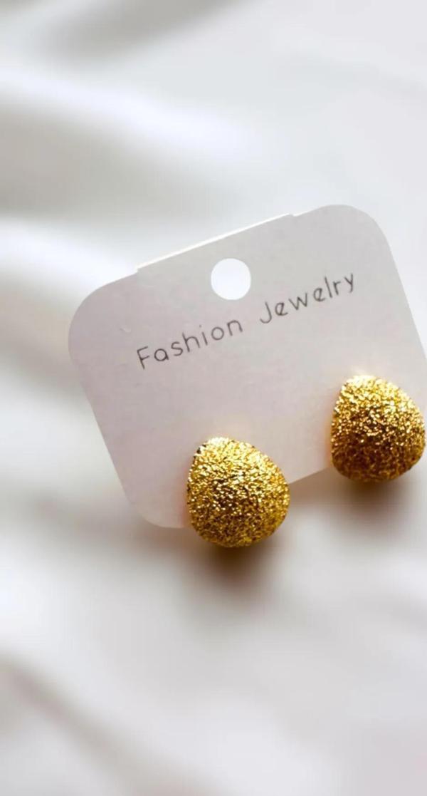 KUM DESENLİ GOLD KÜPE 2 Cm. - Image 1