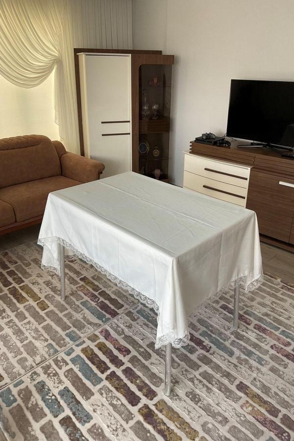 Çalışkan Çeyiz Evi Fransız Dantelli Şantuk Kumaş Masa Örtüsü 160 X 220 Cm - Image 1