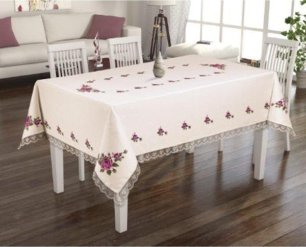 Apakay Kırmızı Kaneviçe Baskılı Dertsiz Masa Örtüsü 160X220 Cm - Image 1