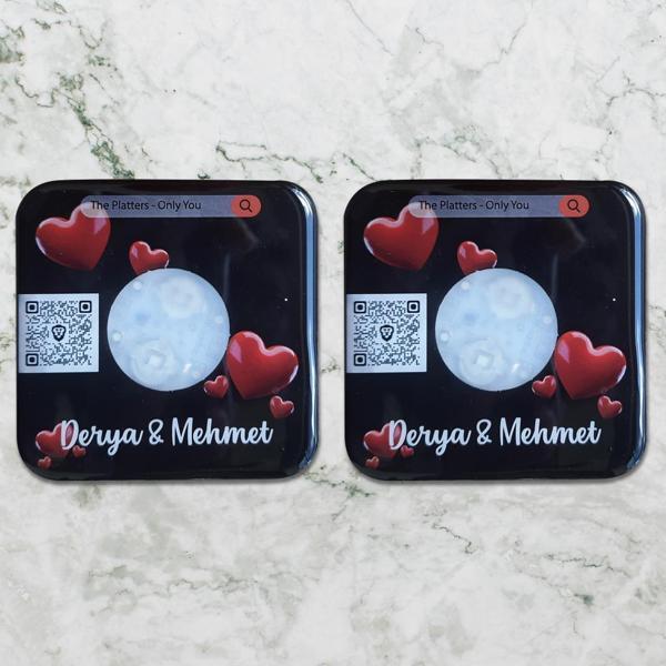Veraart Epoksili Işıklı Kare Tasarım Kendi Müziğini Yarat Karekodlu Kırmızı Kalpler Bardak Altlığı 2 li - Image 1