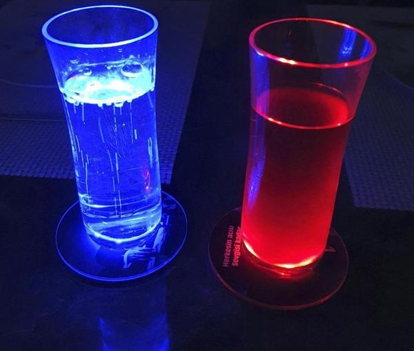 Veraart Işıklı Müslüm GÜRSES Temalı Herkesin Acısı Sevgisi Kadar Bardak Altlığı - Image 1
