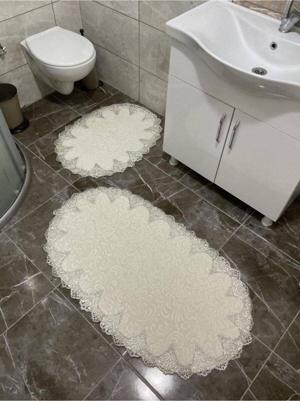 Çalışkan Çeyiz Evi Oval Fransız Dantelli Aplikli Banyo Paspas Seti - Ortası Desensiz 2Li Çeyizlik Set - Image 1