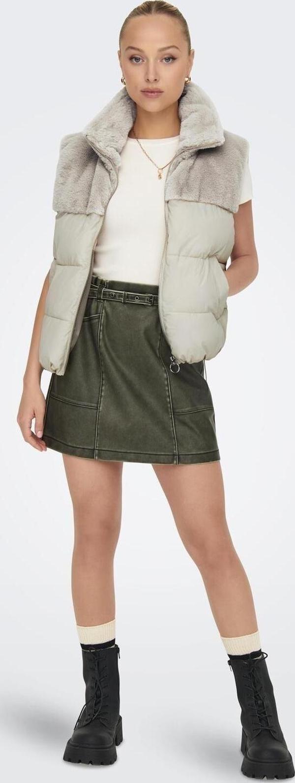 Only Kadın Kolsuz Mont Dik Yaka Peluş Yelek - 15322053 - Image 1