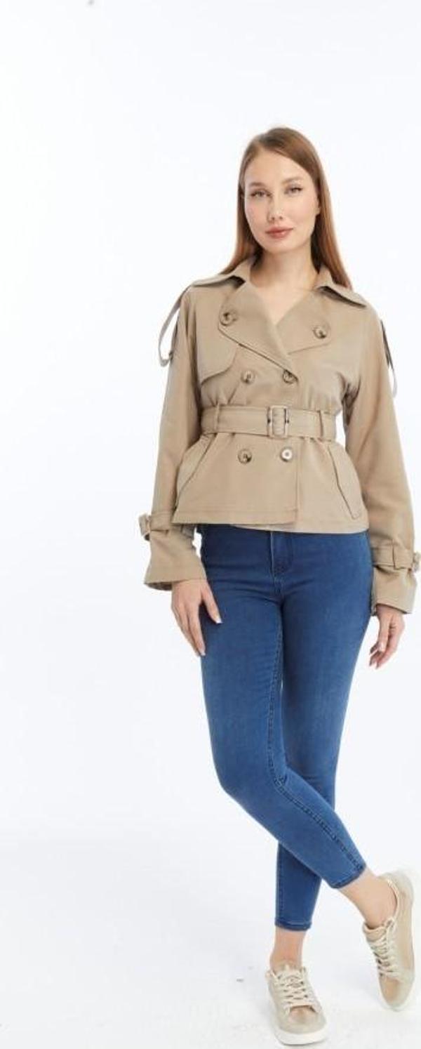 Düğme Detaylı Kısa Kadın Trençkot - Image 1