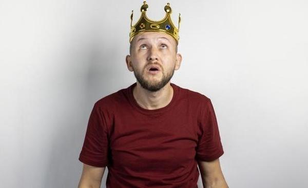 Nessiworld Plastik Kral Tacı Altın Renk Yetişkin Boy 55 cm - Image 1