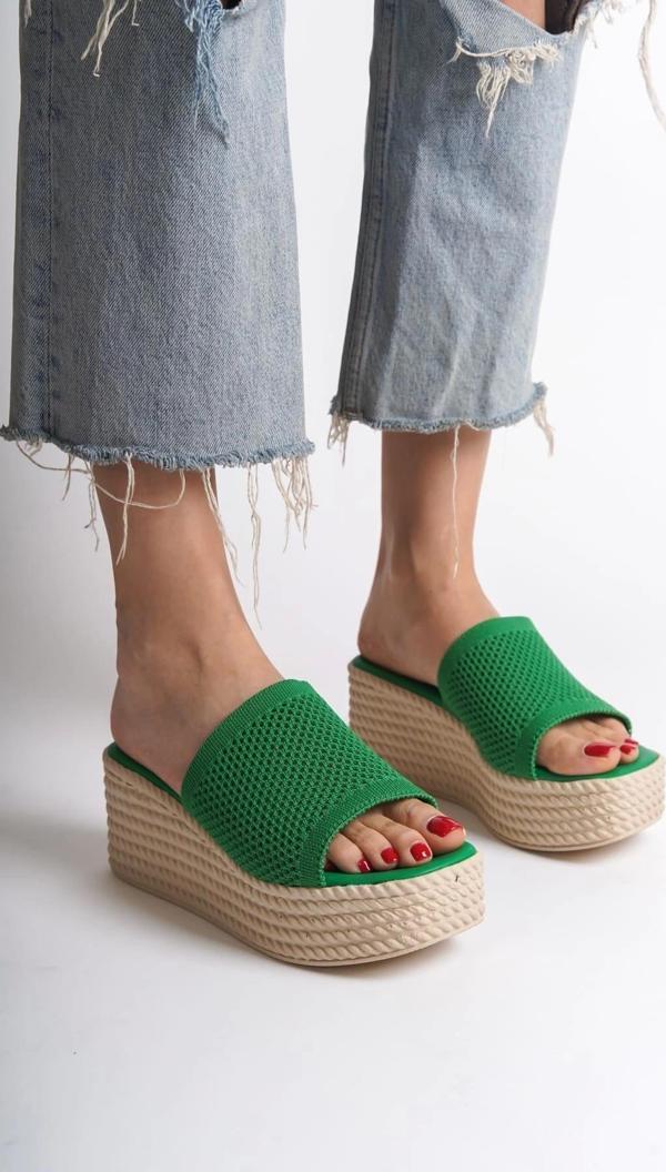 Marla Dolgu Topuklu Ortopedik Taban Hasır Görünümlü Triko Kadın Terlik - Kt Yeşil - Image 1