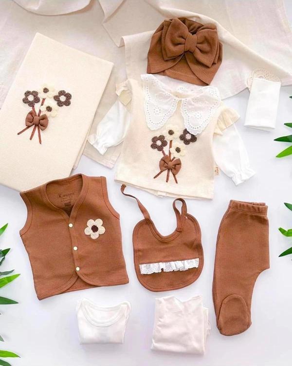 Çiçek ve Fiyonk Detaylı 10 Parça Bebek Hastane Çıkışı Ful Set - Image 1