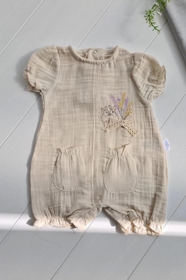 Müslin Kumaş Çiçek Nakışlı Pamuklu Kız Bebek Tulum - Image 1