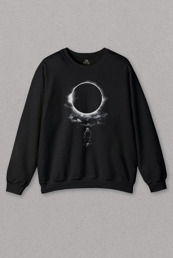 Unisex Sweatshirt Ay Üzerinde Kara Delik Dünyaya Abkan Astronot Cosmos Baskılı Sweat - Image 1